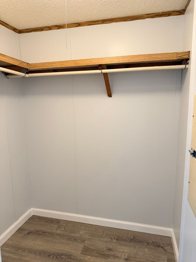 Building Photo - Rare Rockford rental available now!