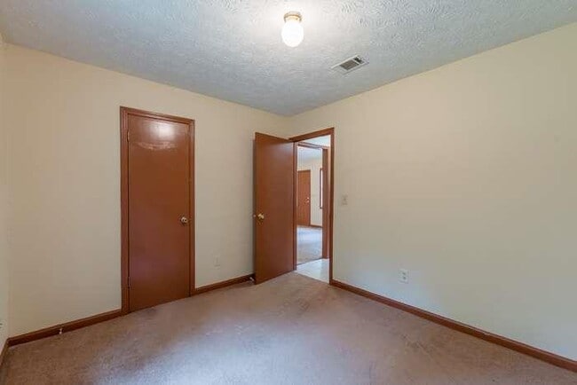 Building Photo - 4174 Warren Rd