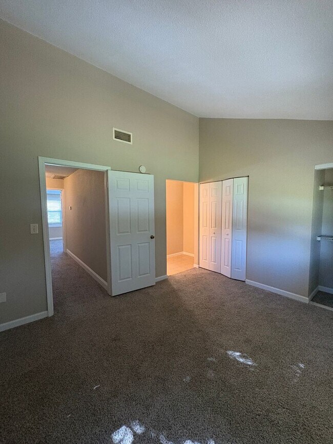 Building Photo - 914 Shorewinds Dr