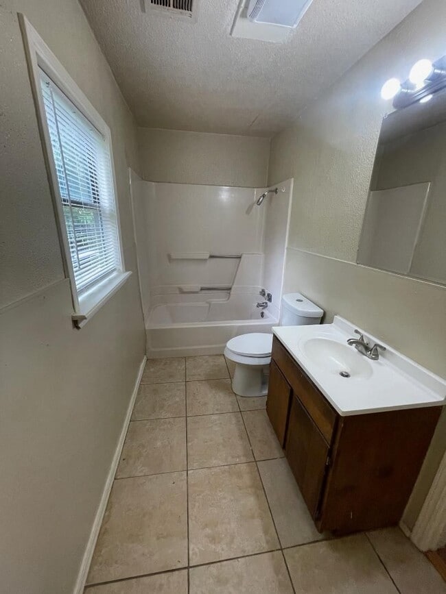 Building Photo - 3 Bedroom plus study, 2 Bathroom Home For ...