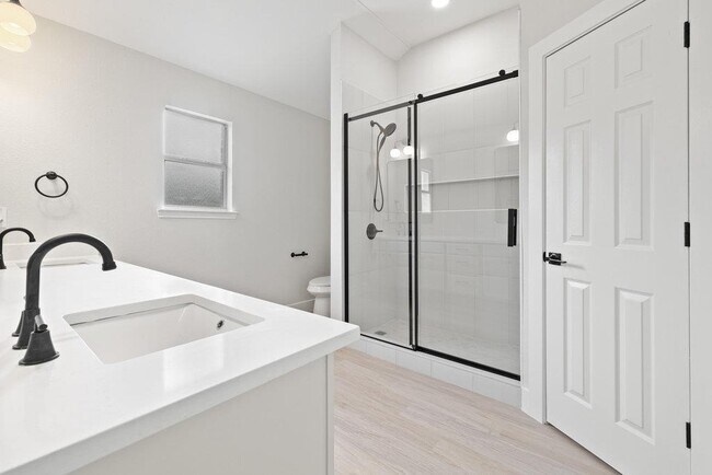 Building Photo - 1006 Cottonbowl Dr