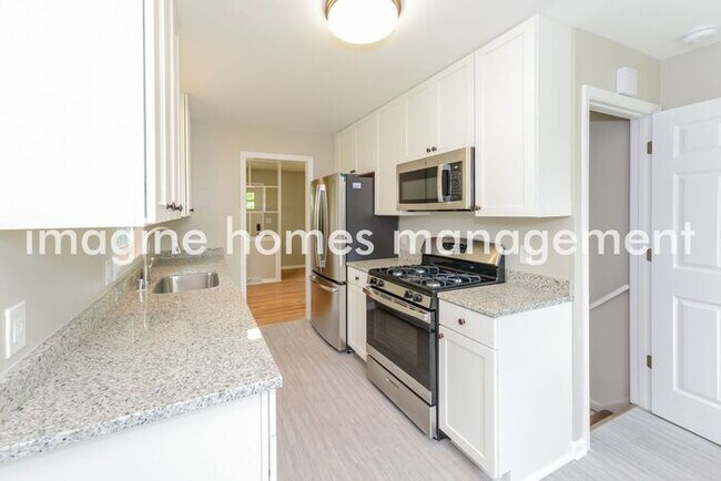 Building Photo - 2521 Oregon Ave S