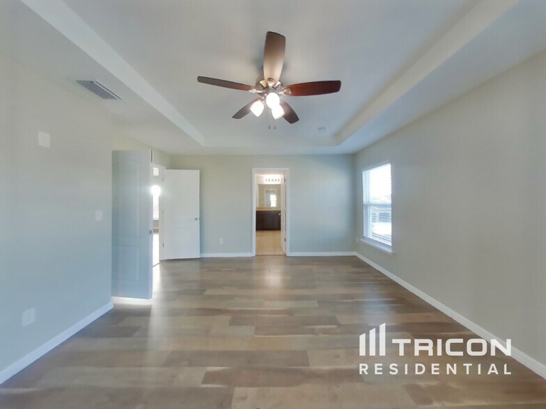 Building Photo - 5363 Suncatcher Dr
