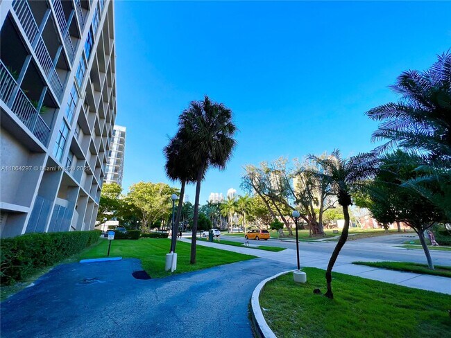 Building Photo - 17600 N Bay Rd