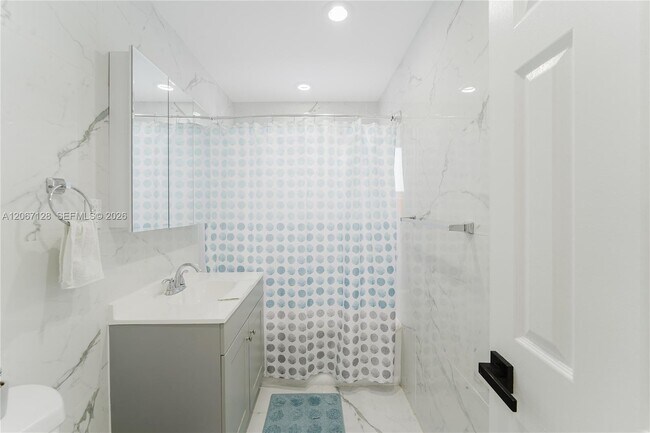 Building Photo - 481 NE 51st St