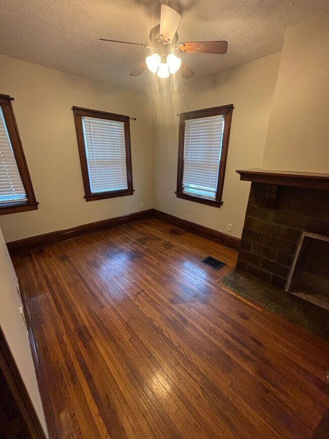 Building Photo - 361 E Northwood Ave