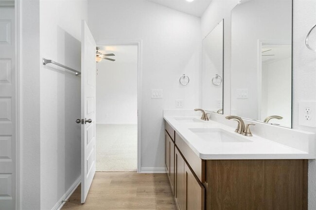 Building Photo - 496 El Capitan Lp