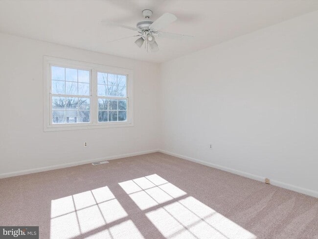 Building Photo - 402 S Cherry Grove Ave
