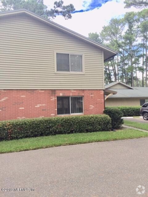 Building Photo - Move in ready 2/2.5 condo in ORANGE PARK