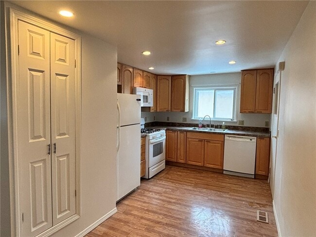 Building Photo - 2096 Norton St