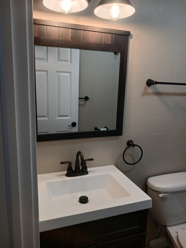 Building Photo - 430 Sara St