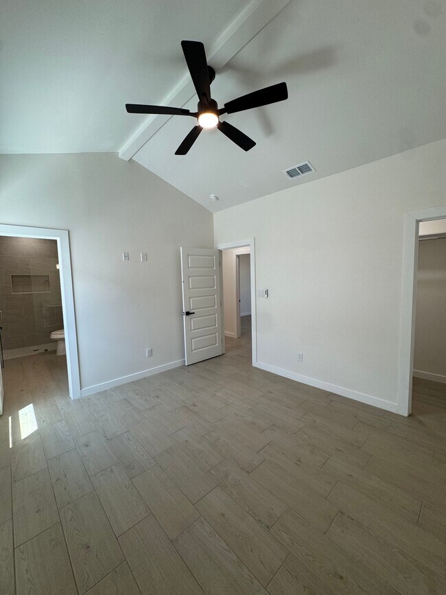 Building Photo - 2512 Mockingbird Rd