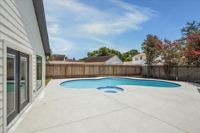 Building Photo - 20223 Laurel Lock Dr