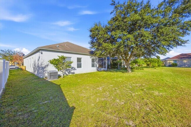 Building Photo - 5588 Sycamore Canyon Dr