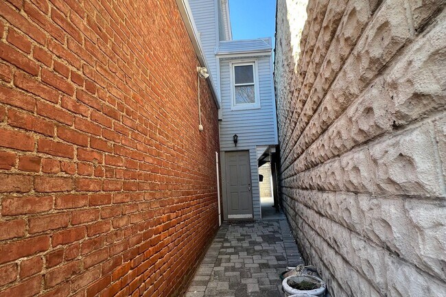 Building Photo - 238 Main St