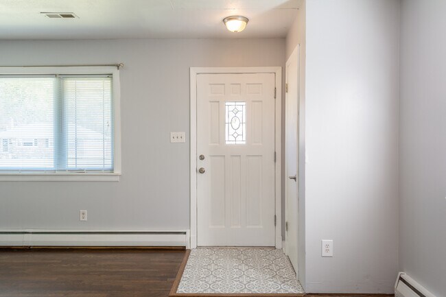 Building Photo - 409 Seabury Ave