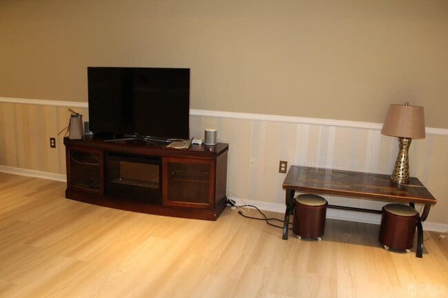 Building Photo - 514 Doral Ct