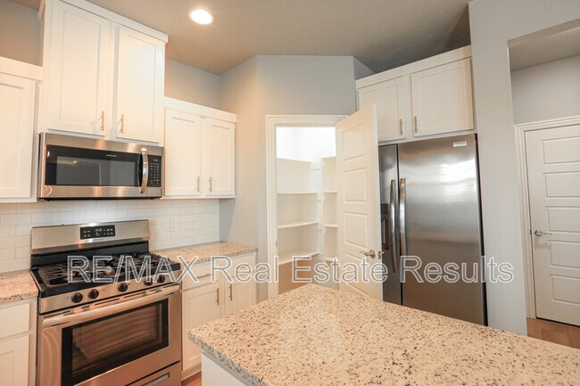 Building Photo - 5911 SW Gentle Winds Ave