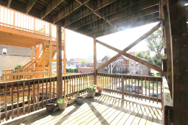 Building Photo - 1335 W Huron St