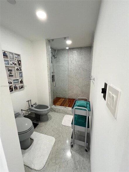 Building Photo - 4000 Island Blvd