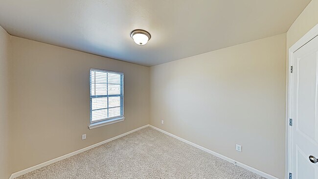 Building Photo - 10704 Mountain Fork Dr