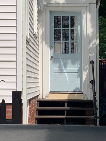 Primary Photo - 11 Stuart St