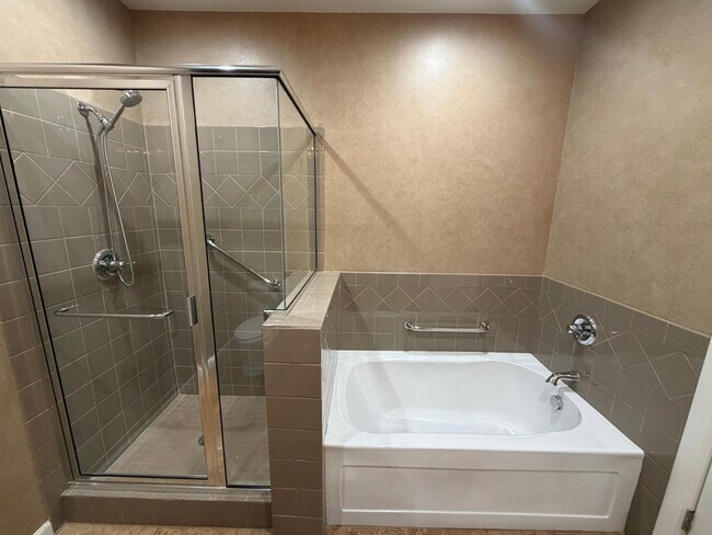 Building Photo - 7291 N Scottsdale Rd