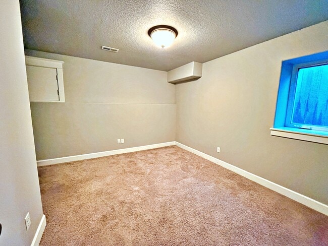 Building Photo - 1707 SW Moss St