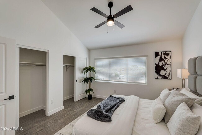 Building Photo - 3645 E Earll Dr