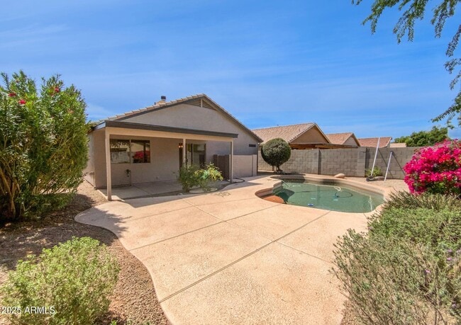 Building Photo - 1488 W Page Ave