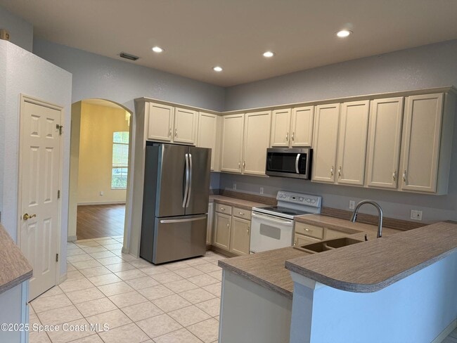 Building Photo - 5971 Newbury Cir