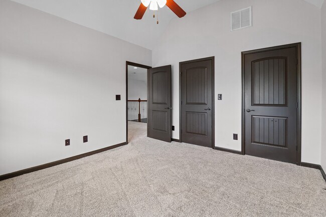 Building Photo - 869 E Accipiter Cir
