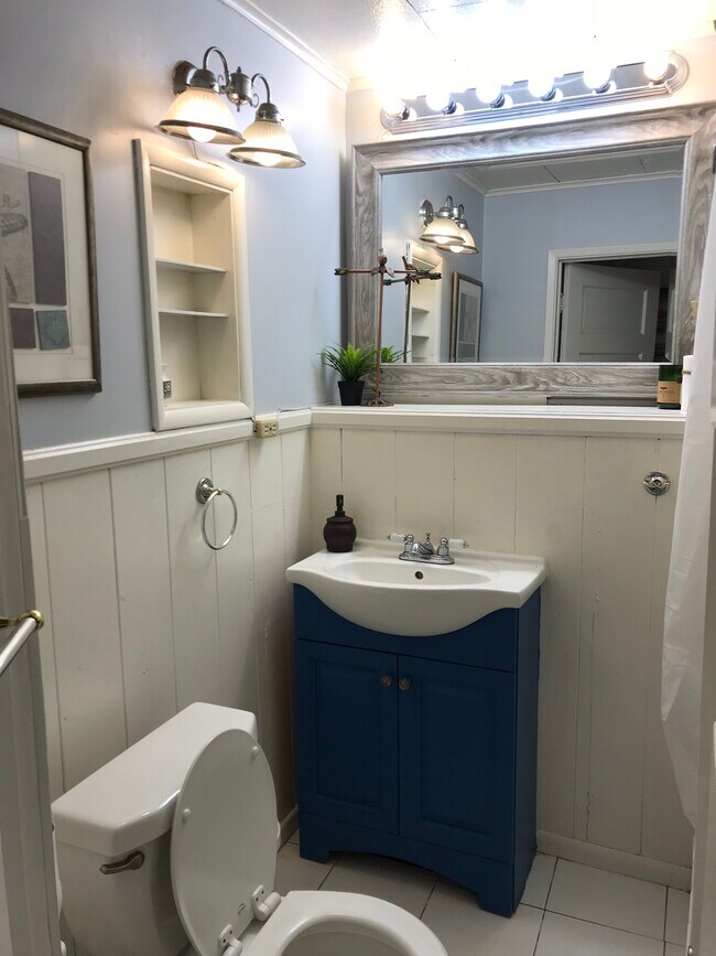 Roomy, well lit bathroom - 306 17th St