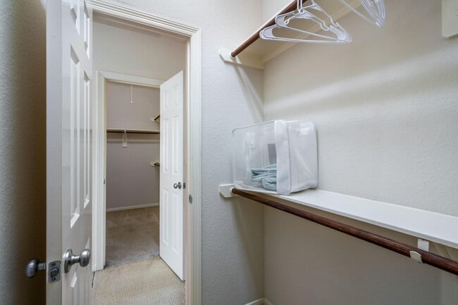 Building Photo - 3210 Clearview Cir