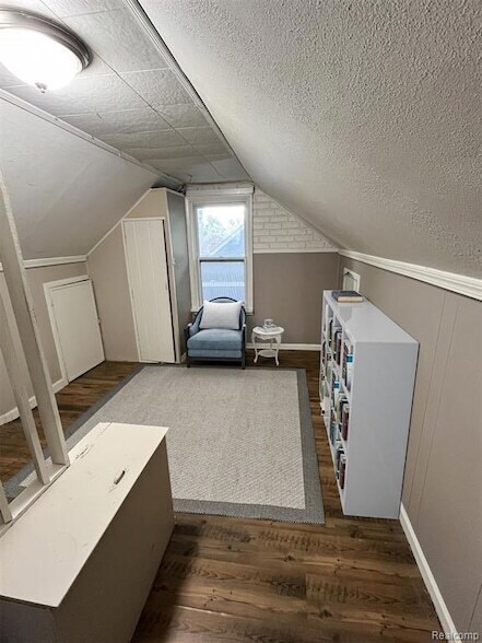 Building Photo - 23096 Hawthorne St