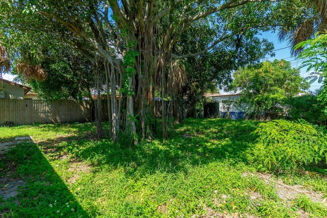 Building Photo - 1108 W 33rd St