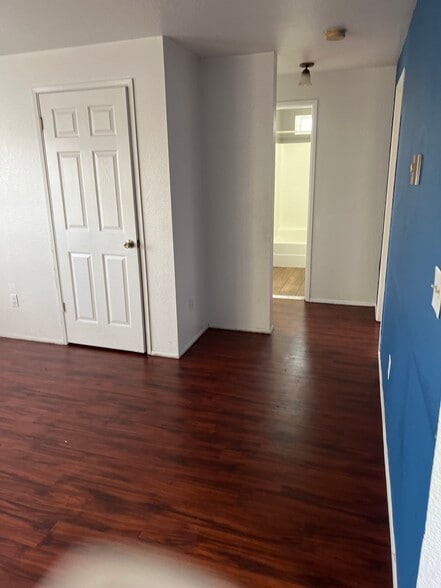 Building Photo - 429 1st Ave N