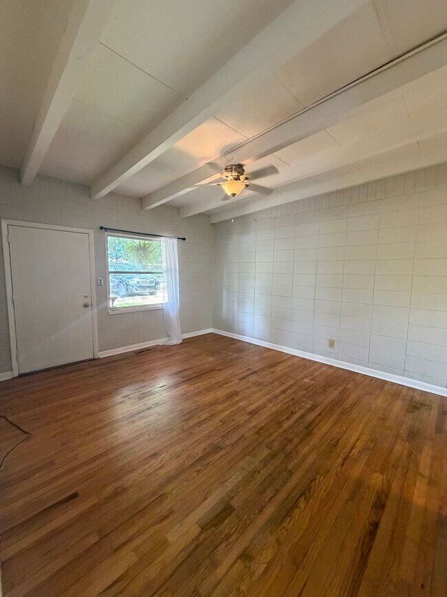 Building Photo - 717 Edgewood St