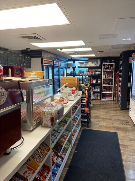 Building Photo - 650 West Ave