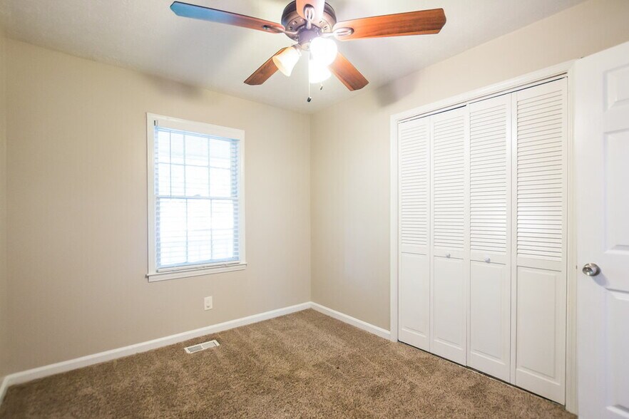 Building Photo - 155 Sunny Ln