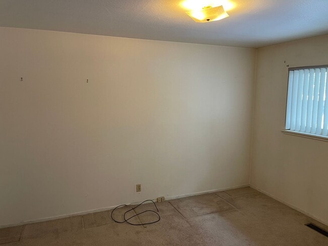 Building Photo - 3357 Treehaven Dr
