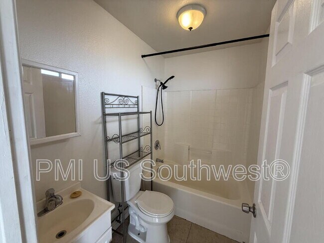 Building Photo - 352 Rio Grande Ct