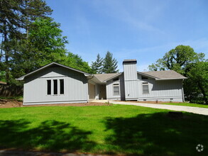 Building Photo - Single-Family Home
