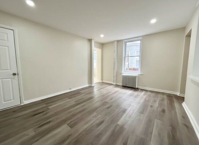 Building Photo - 7104 N Broad St