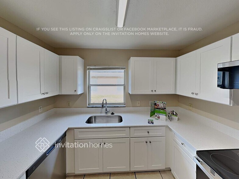 Building Photo - 1545 Reade Cir