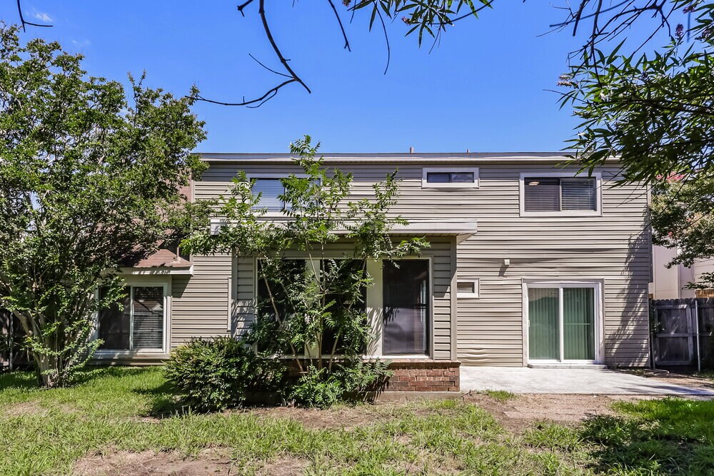 Building Photo - 2533 Bentley Dr