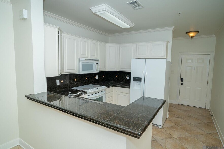 Building Photo - 12386 River Highlands Dr