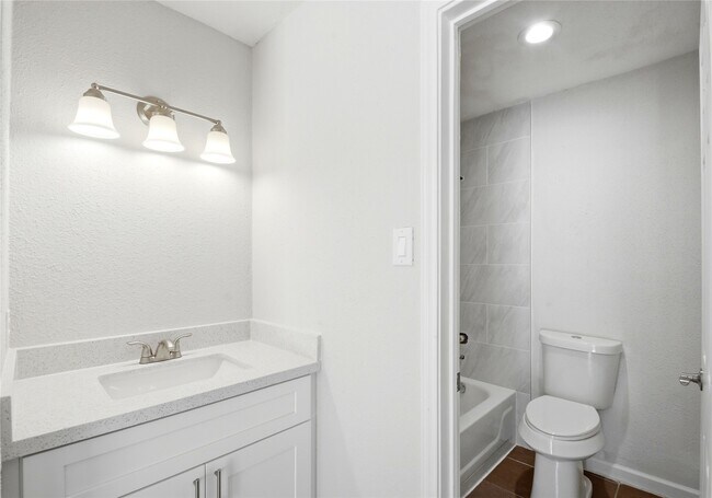 Building Photo - 12500 Sandpiper Dr