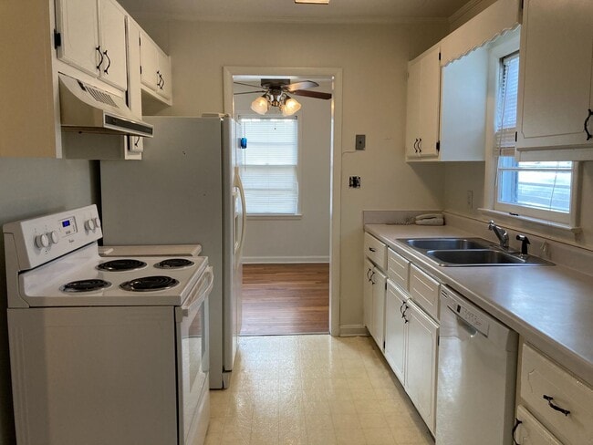 Building Photo - 2/1 Home in Garden Lakes $995.00