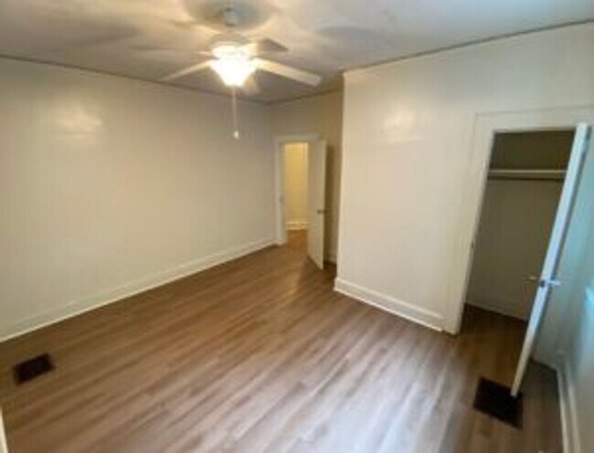 Building Photo - 19 Hollywood Ct